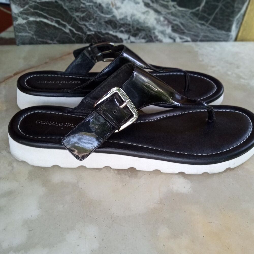 DONALD J PLINER Leni 26 Black Leather Buckle Thong Sandals